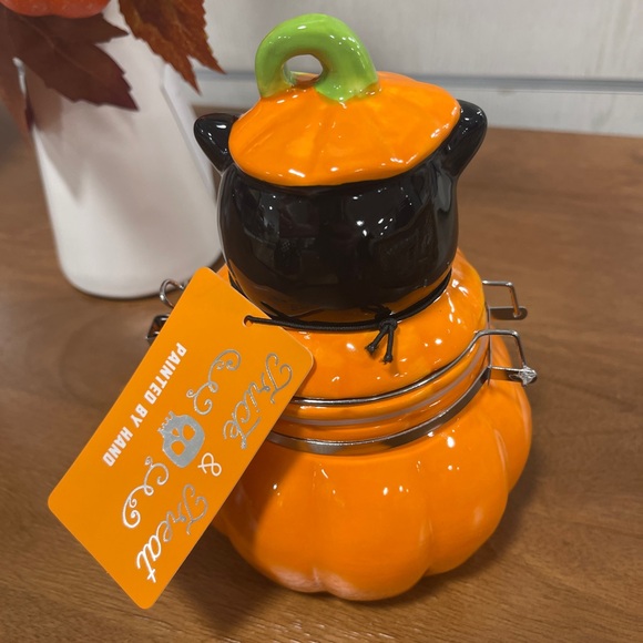 Halloween Cat in Pumpkin Jack o’lantern 🐈⬛🎃Hand painted Canister with Lid NWT - Picture 4 of 4